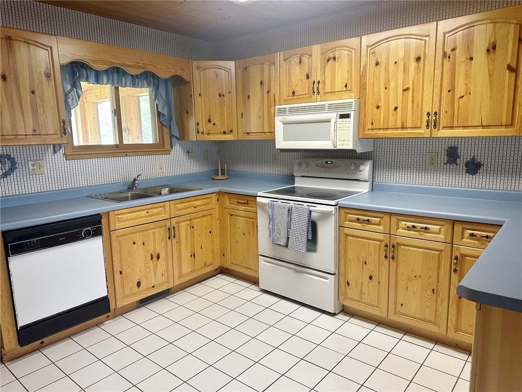 31302 Castle Drive Danbury WI 54830 - Webb Lake 1597954 image10