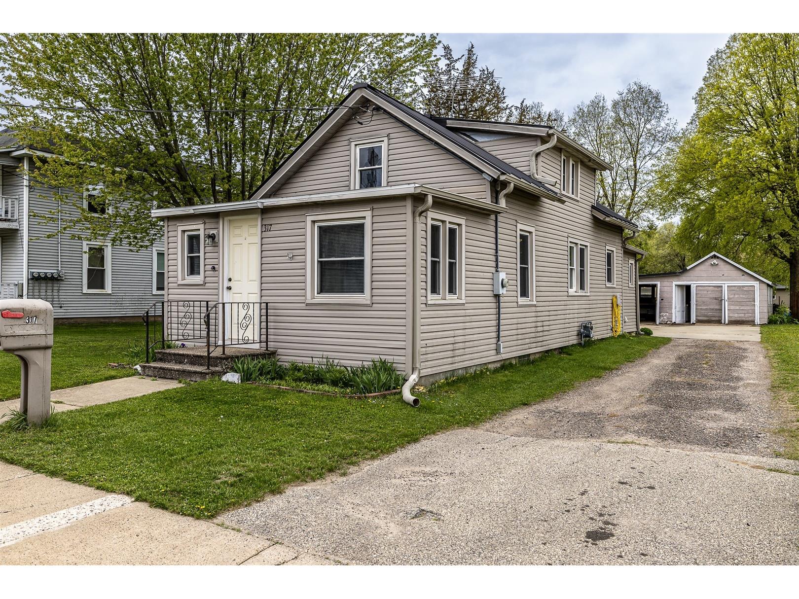 317 S 1st Street Black River Falls WI 54615 1600989 image1