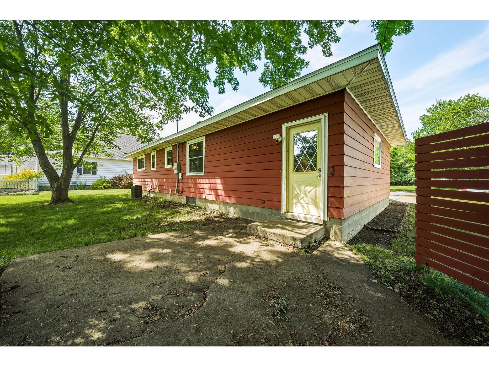 325 Selma Street Eau Claire WI 54703 1602312 image36