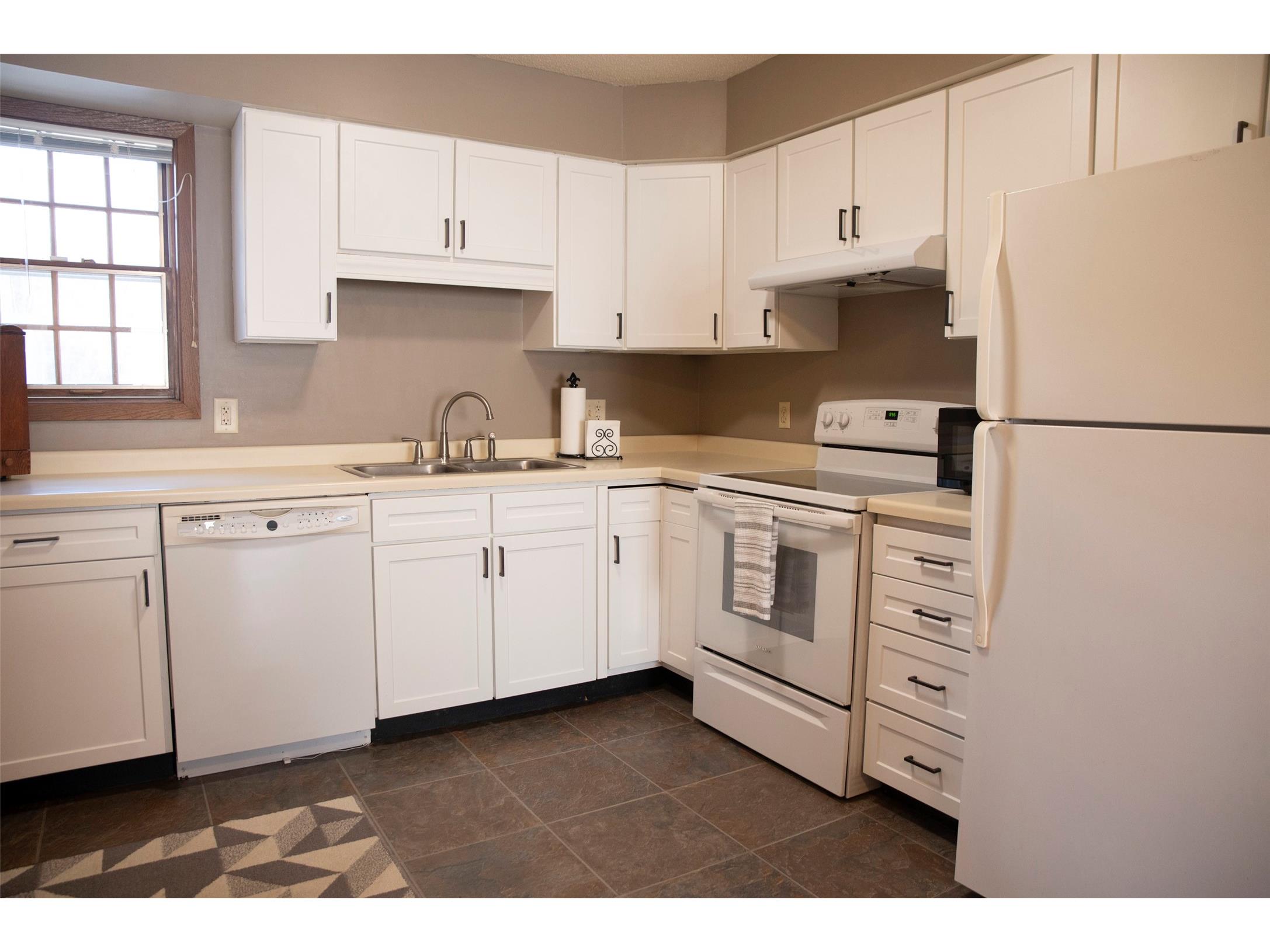 3320 Woodside Terrace #3 Altoona WI 54720 1599796 image3