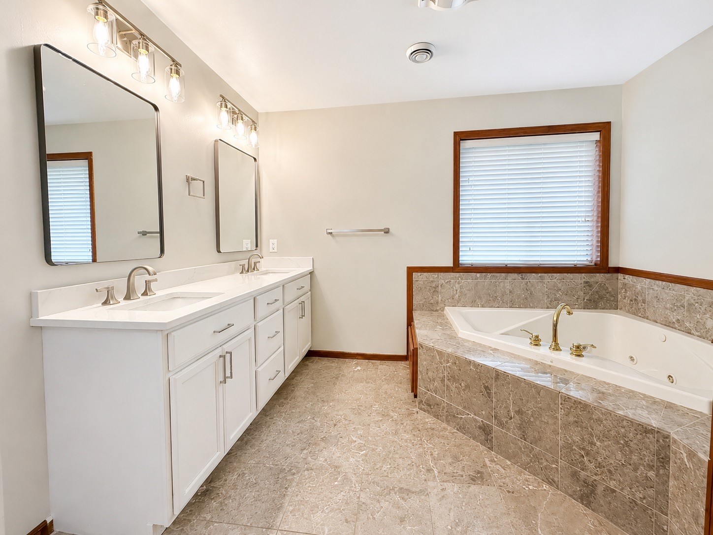 4712 Oakwood Hills Parkway Eau Claire WI 54701 1601303 image20