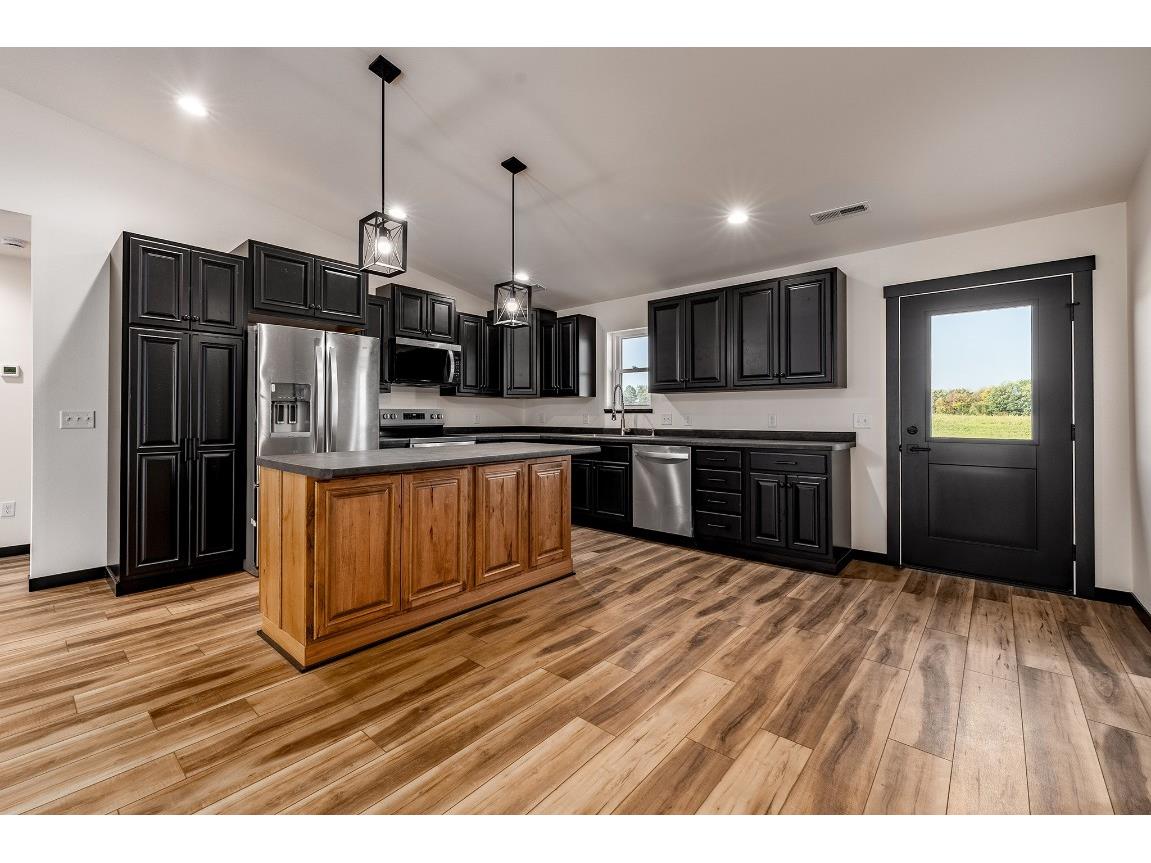 512 S Wilson St. Thorp WI 54771 1599284 image6