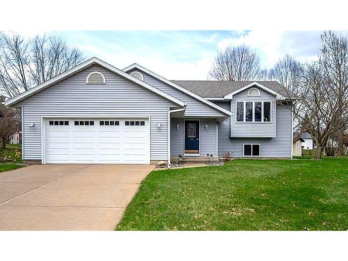 512 Windsor Forest Drive Altoona WI 54720 1599935 image1