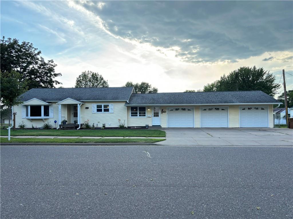 521 Oak Street Bloomer WI 54724 1584906 image1