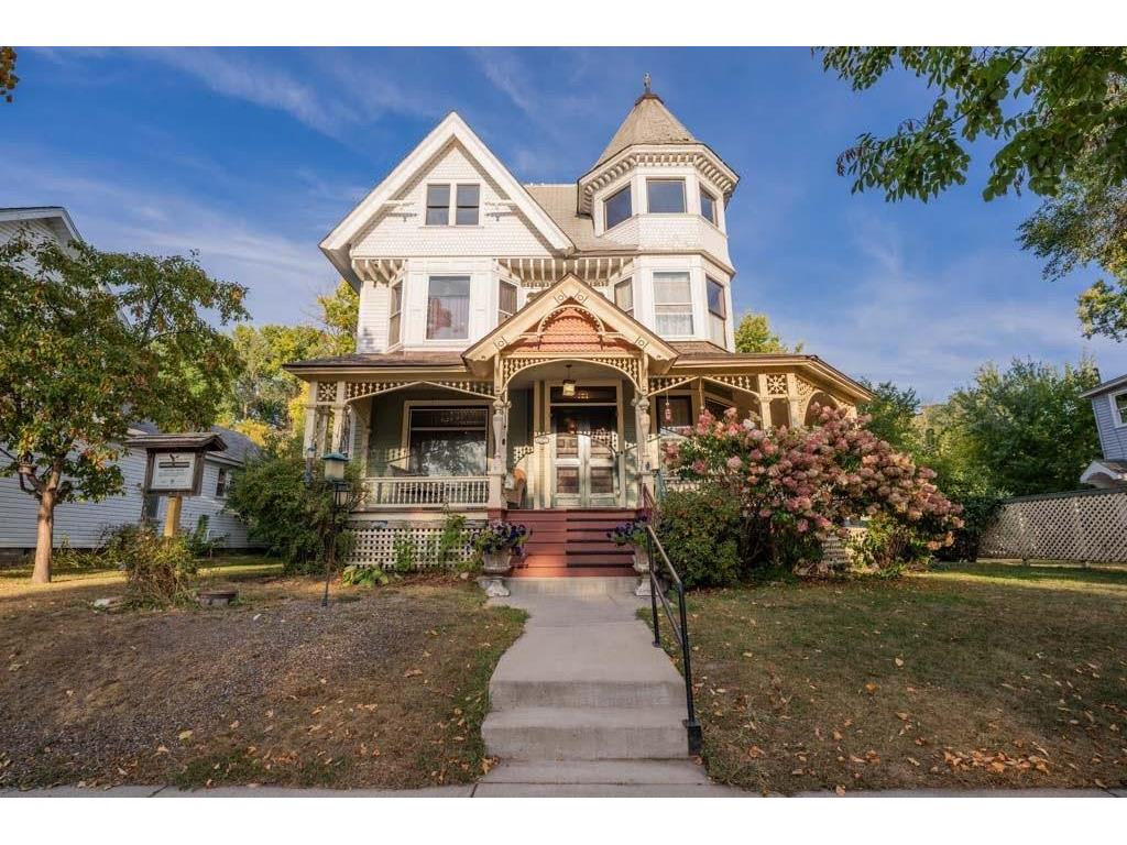 527 N Barstow Street, Eau Claire, WI, 54703 MLS 1577033 Edina Realty