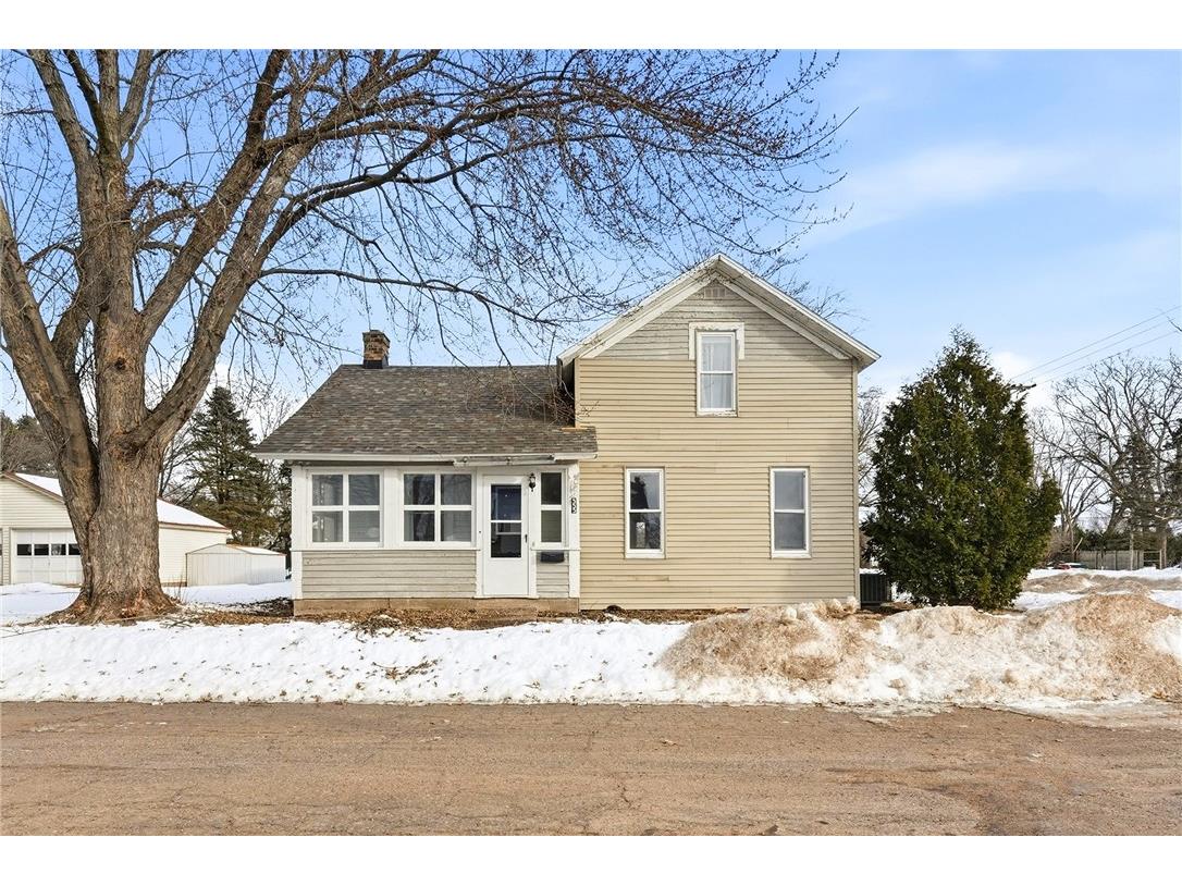 555 Irvine Street Chippewa Falls WI 54729 1597940 image1