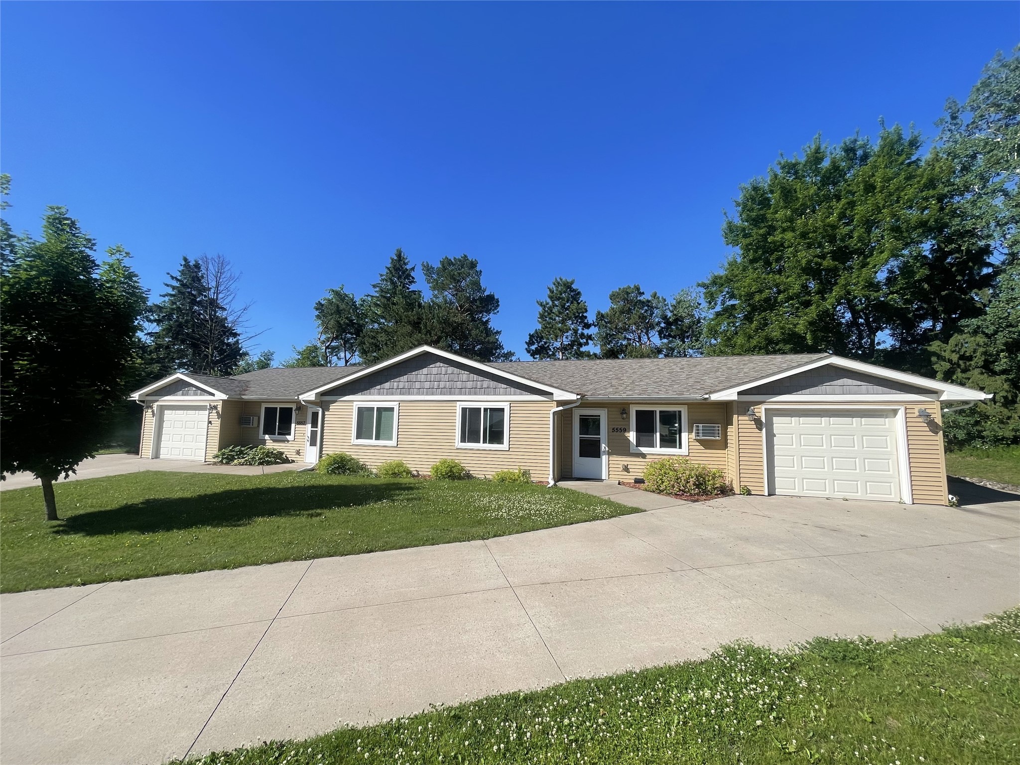 5559 Cyndi Court #5557 & 5559 Eau Claire WI 54703 1602179 image1