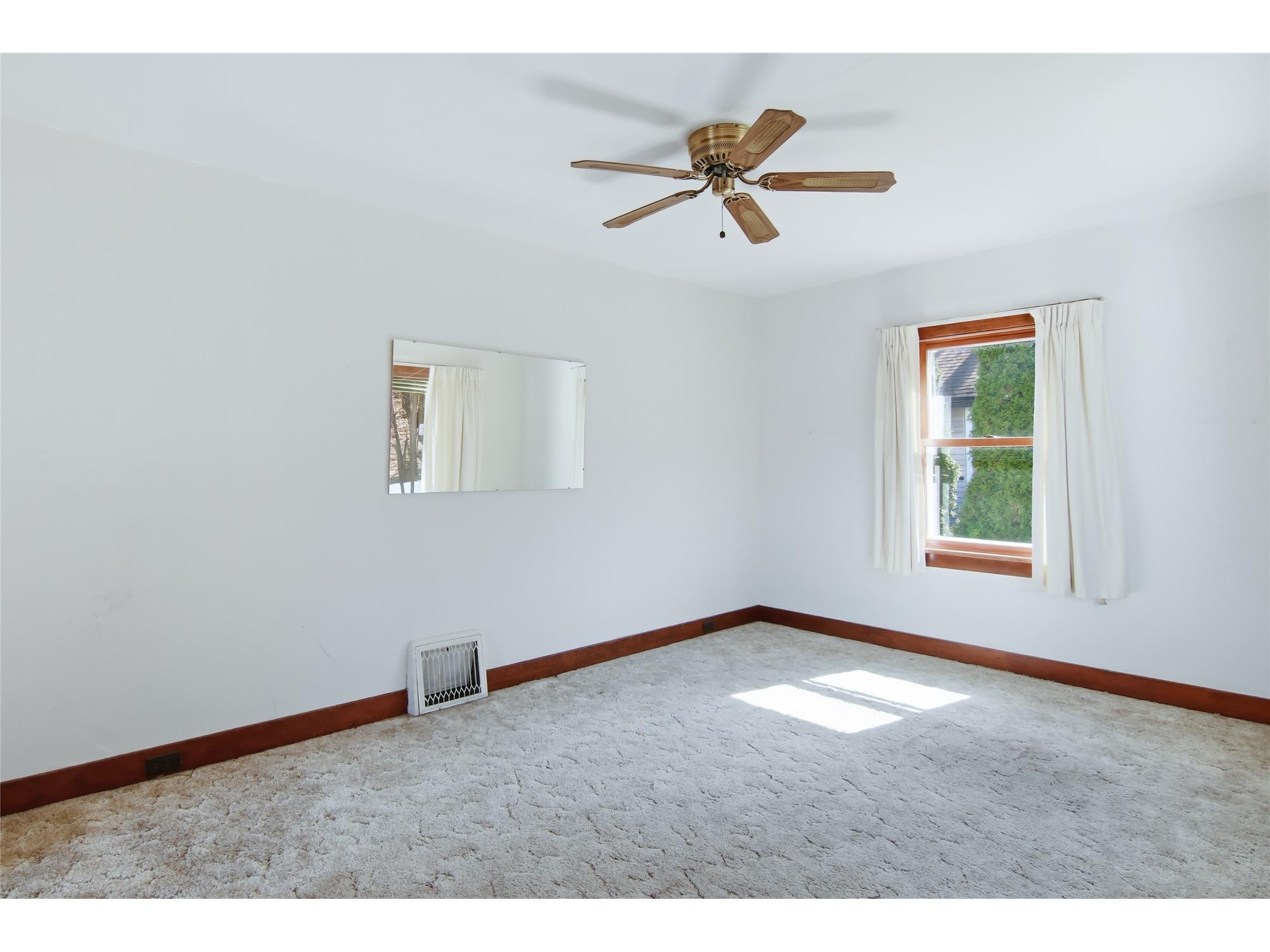 557 Bergen Avenue Eau Claire WI 54703 1599645 image2