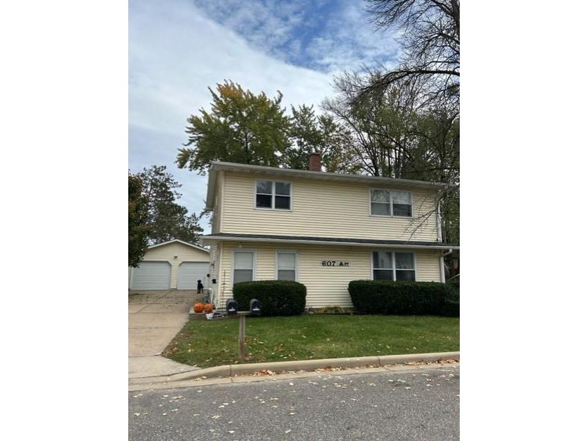 607 Pine St Street #1 & 2 Black River Falls WI 54615 1578116 image1