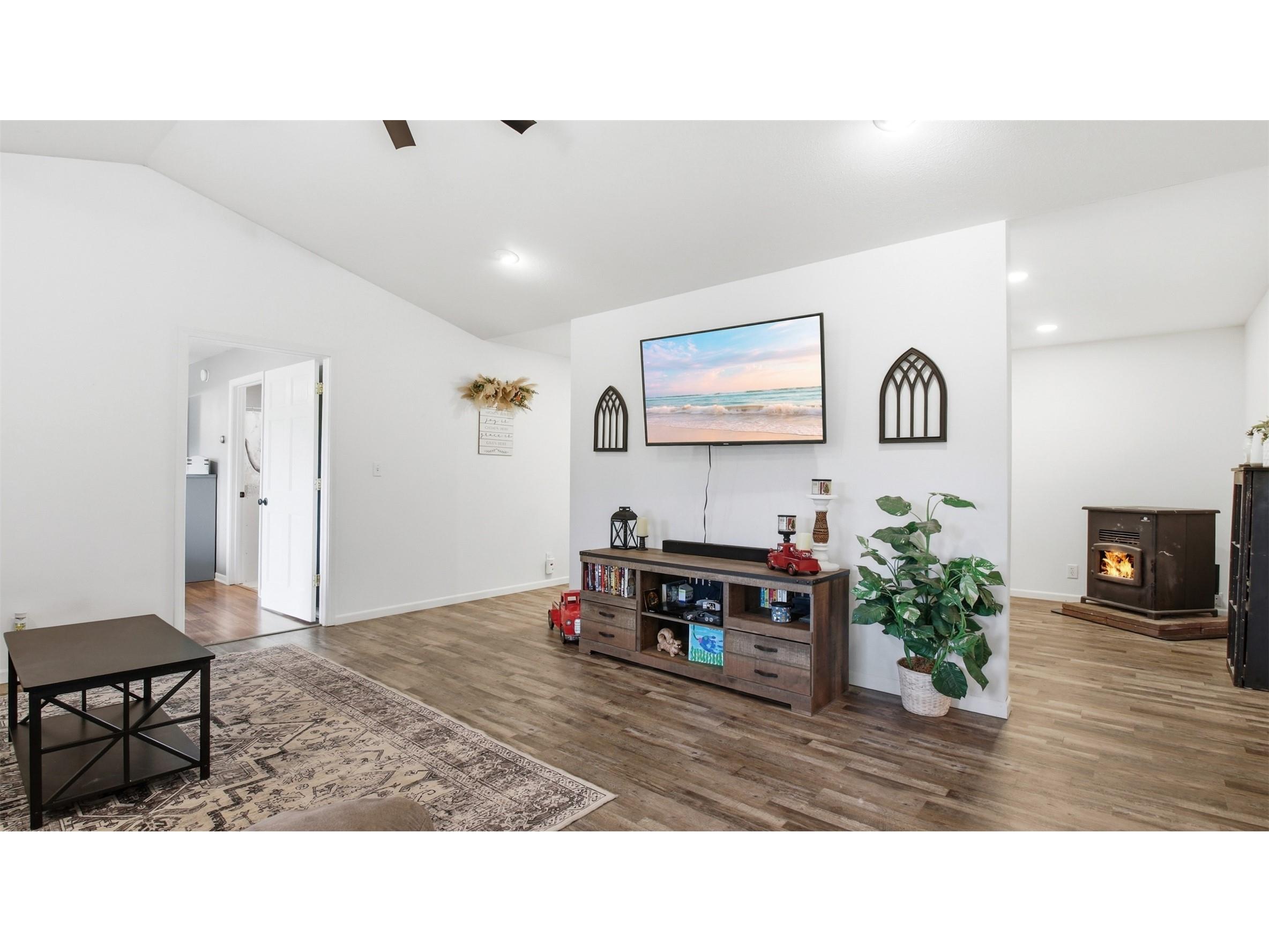 607 River Boulevard Wheeler WI 54772 - Hay River 1602026 image4