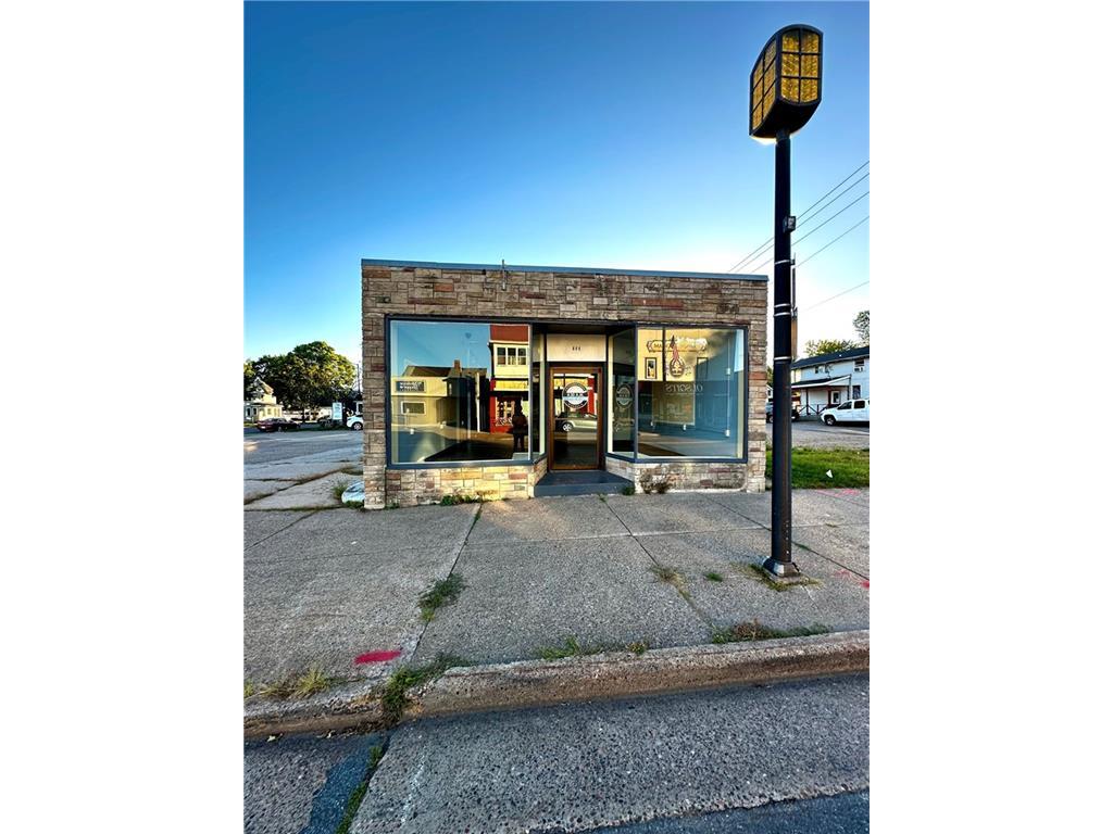 608 N Bridge Street Chippewa Falls WI 54729 1586109 image1