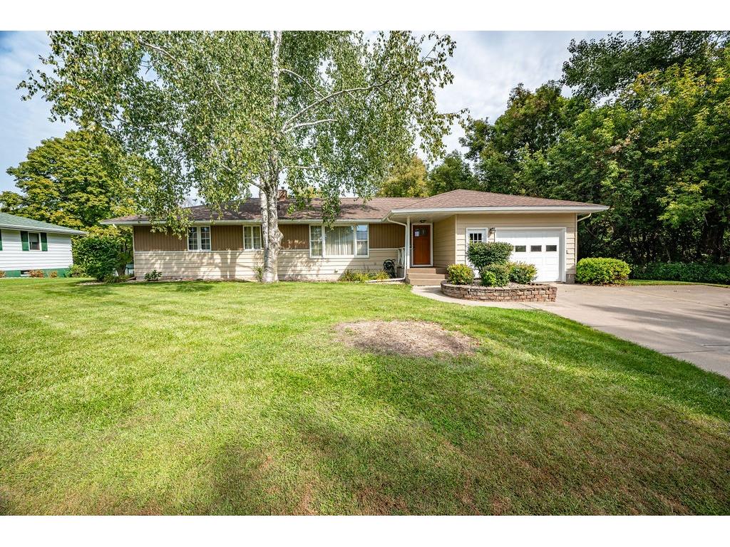 610 W Crest Lane Ellsworth WI 54011 1595638 image1