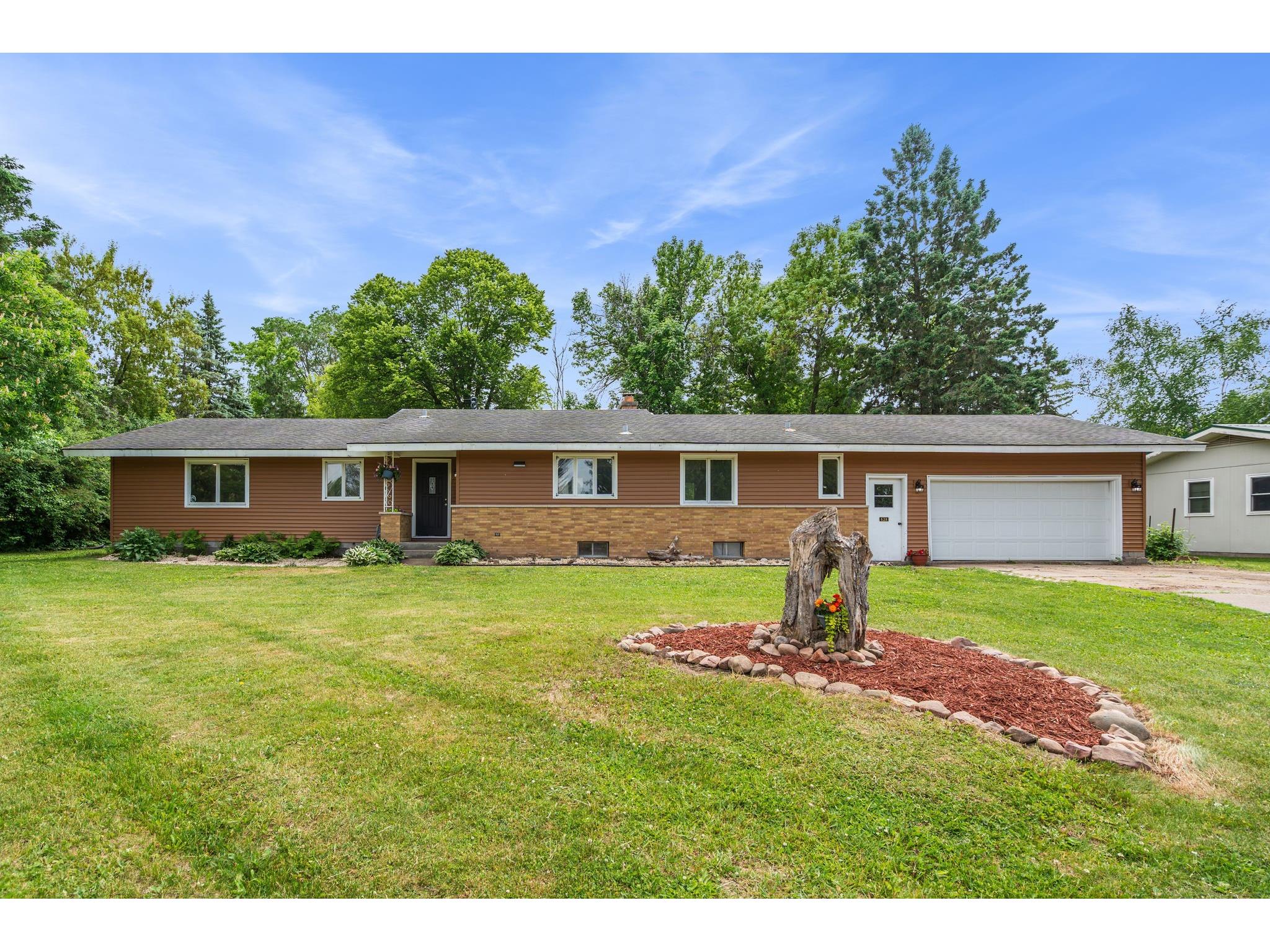 628 E Wisconsin Avenue Barron WI 54812 1602277 image1