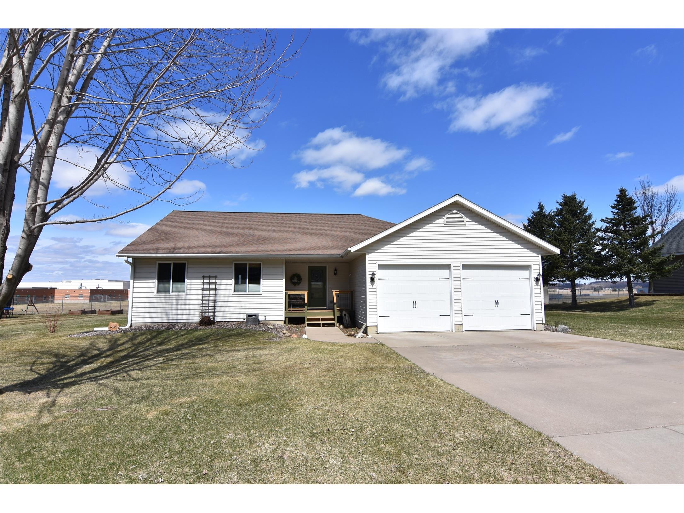 711 8th Avenue Bloomer WI 54724 1600031 image1