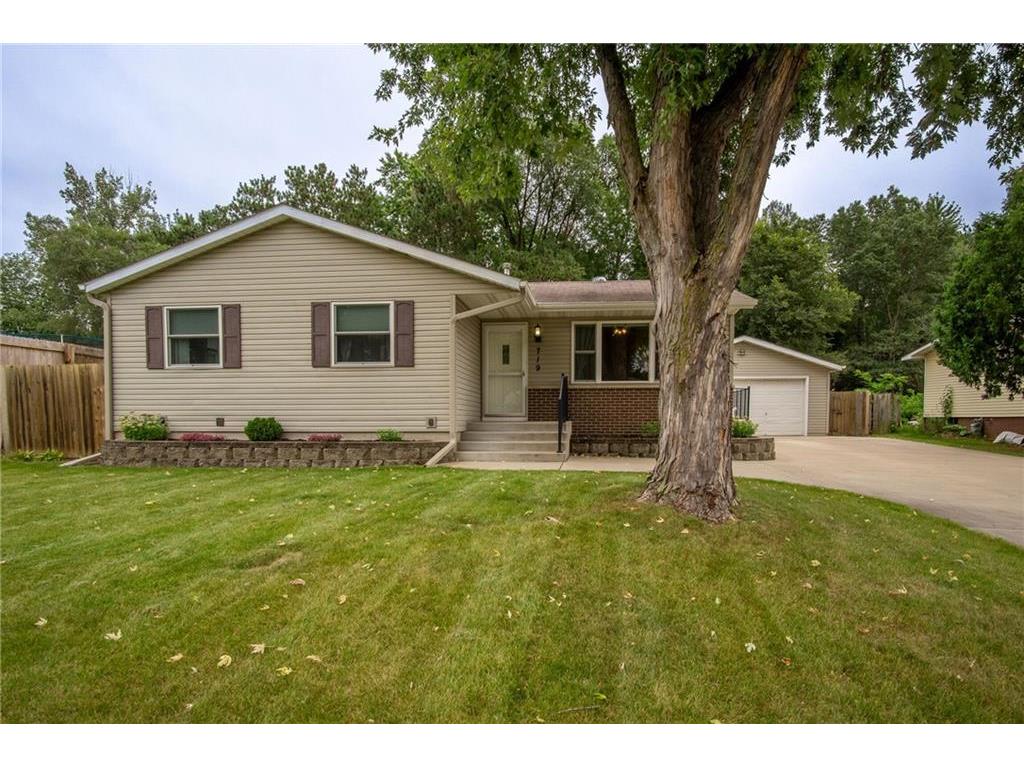 719 Roberts Street Altoona WI 54720 1585387 image1