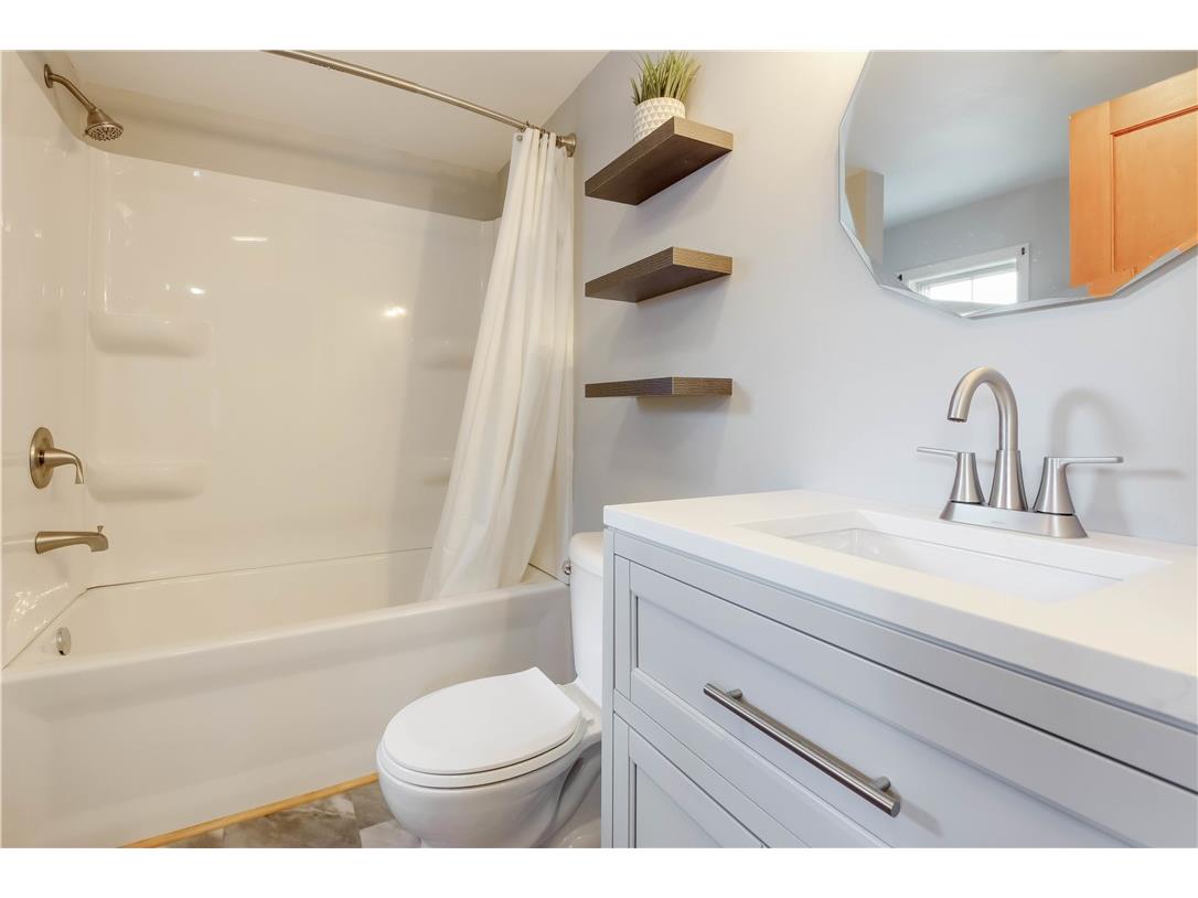 723 Huebsch Boulevard Eau Claire WI 54701 1594660 image11