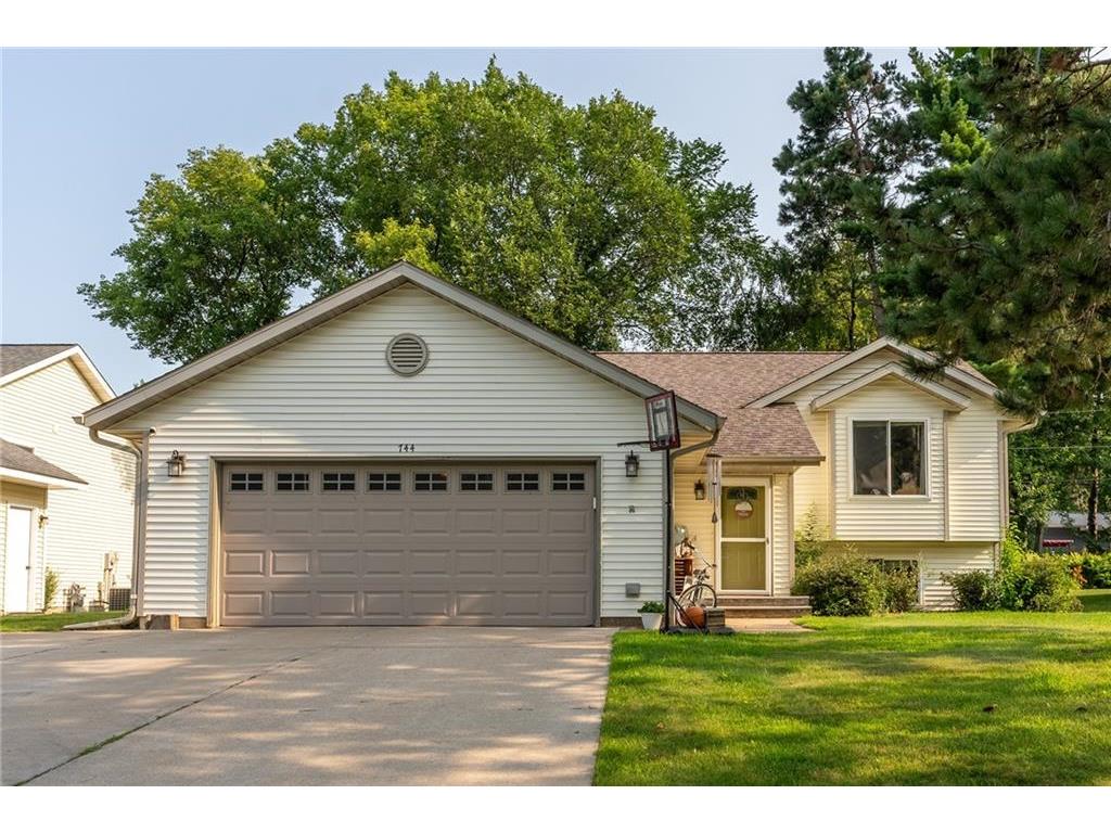 744 Hewitt Street Eau Claire WI 54703 1575200 image1