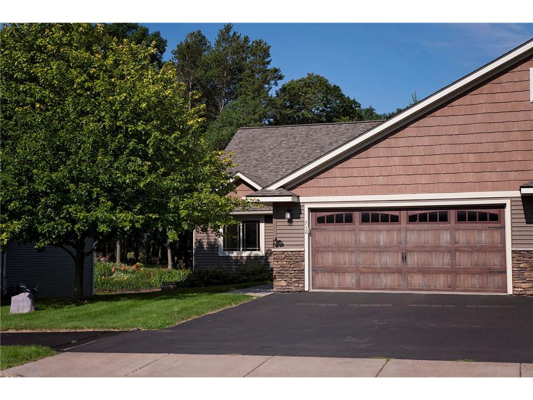 748 Club View Lane Altoona WI 54720 1593652 image1