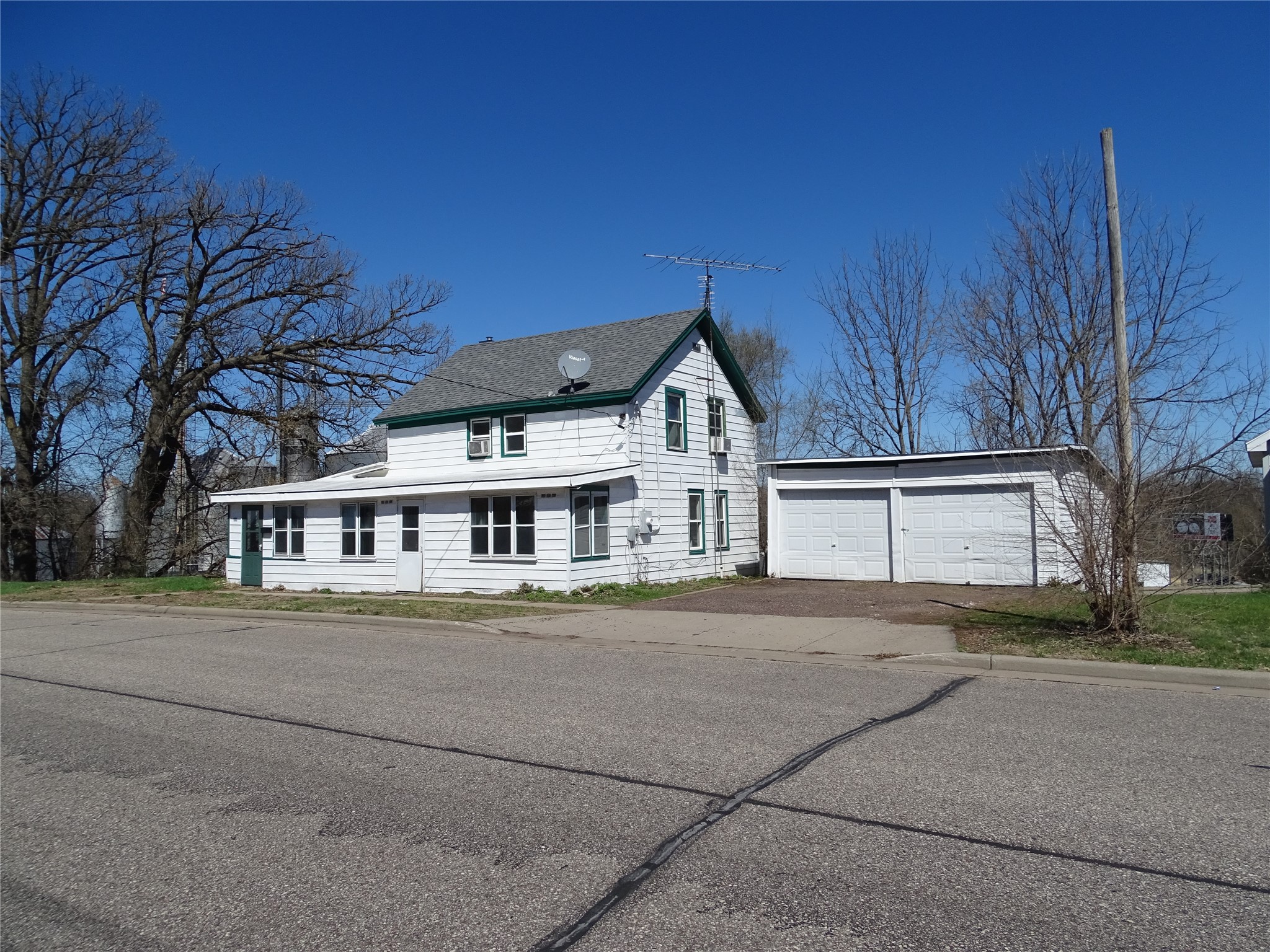 800 E Madison Street Durand WI 54736 1600136 image1