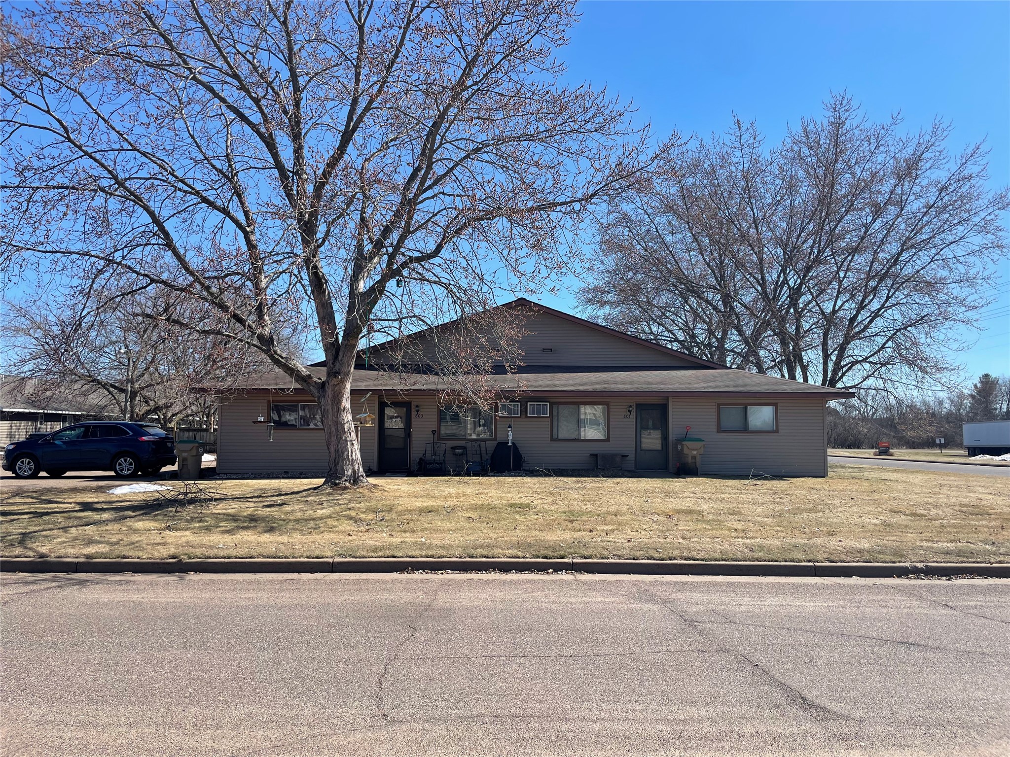 801 & 811 Whispering Pine Drive #801-817 Chippewa Falls WI 54729 1599454 image1