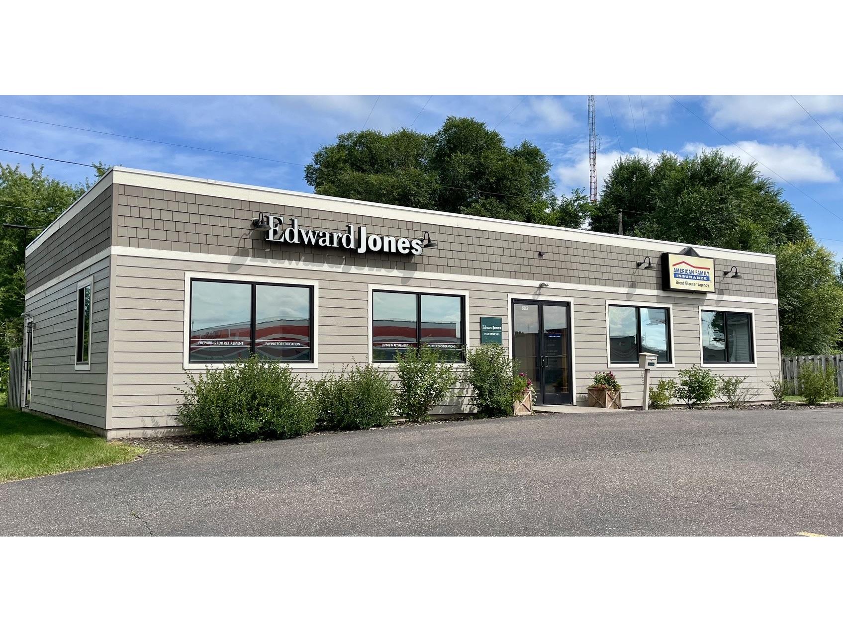 803 Fairfax Street Altoona WI 54720 1601718 image1