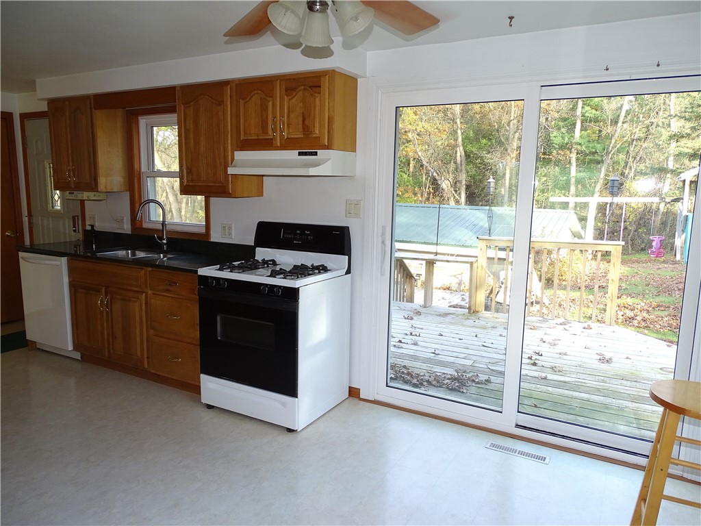 812 11th Avenue E Durand WI 54736 1596952 image5