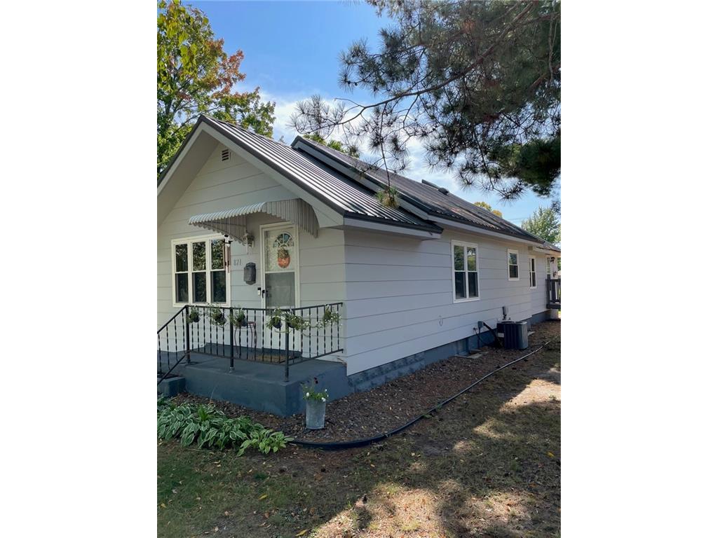 821 Oak Street Spooner WI 54801 1576909 image1