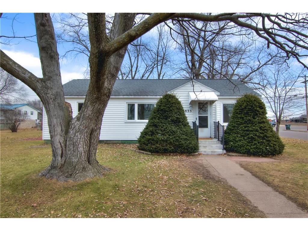 835 Loring Street Altoona WI 54720 1578941 image1