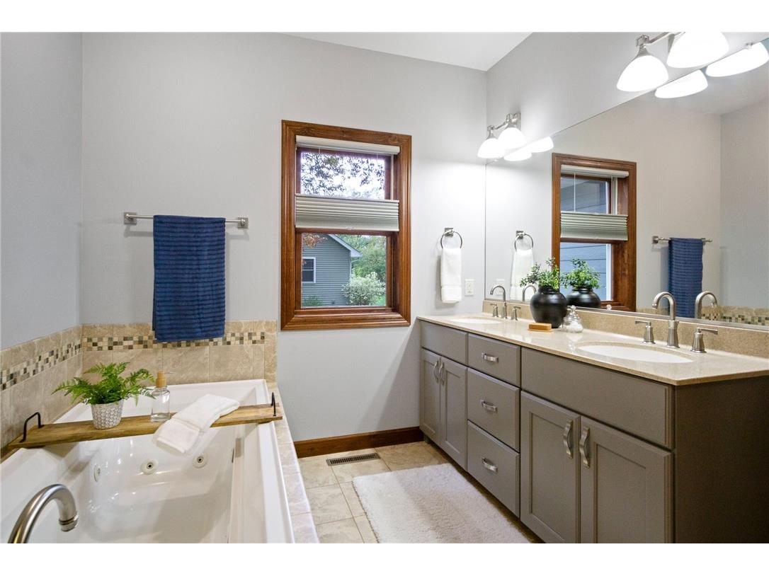 904 Timber View Drive Altoona WI 54720 1596418 image33