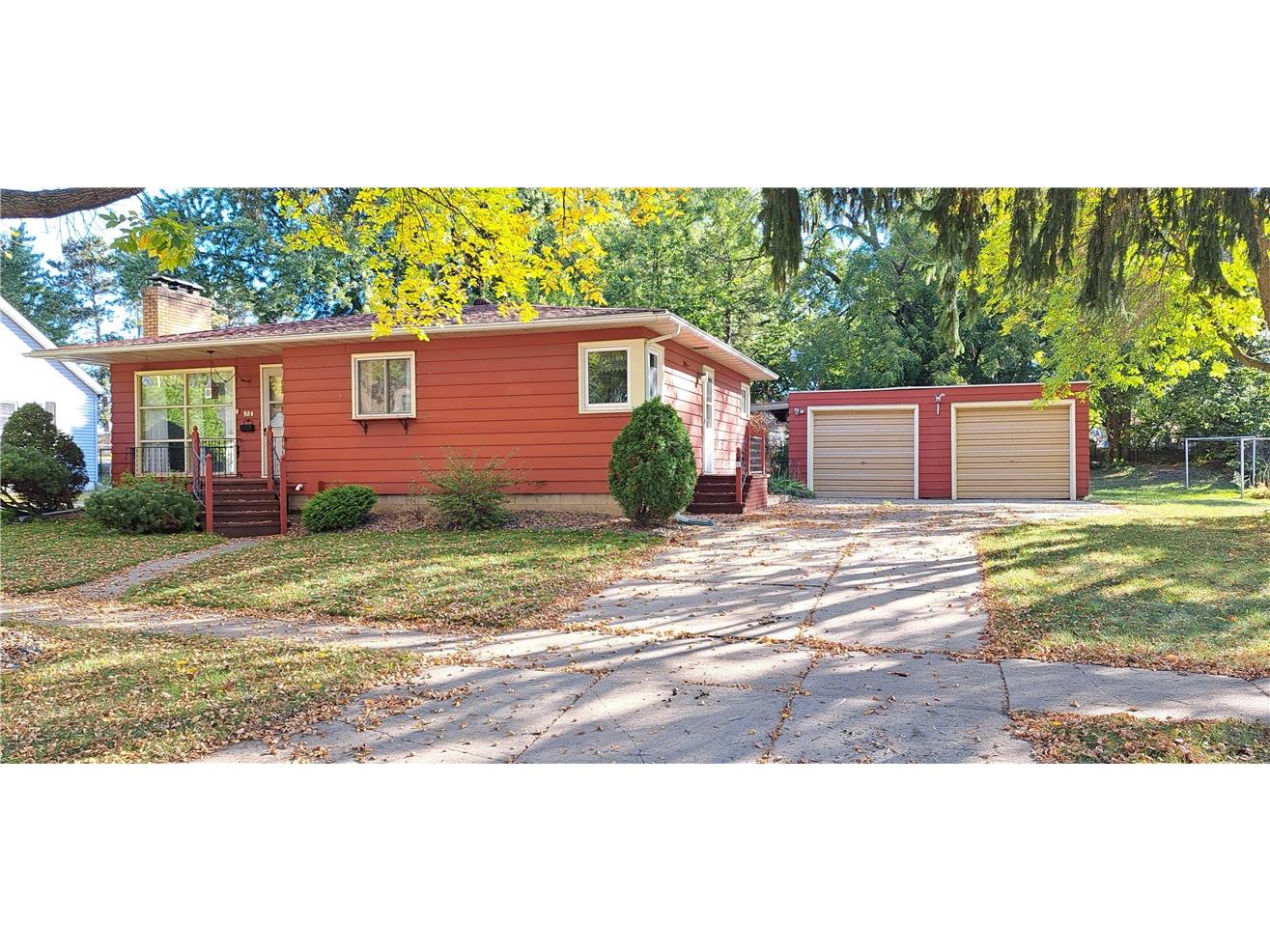 924 Oak Street Bloomer WI 54724 1586241 image1