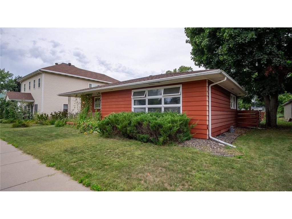 926 Front Street Chippewa Falls WI 54729 1576621 image1