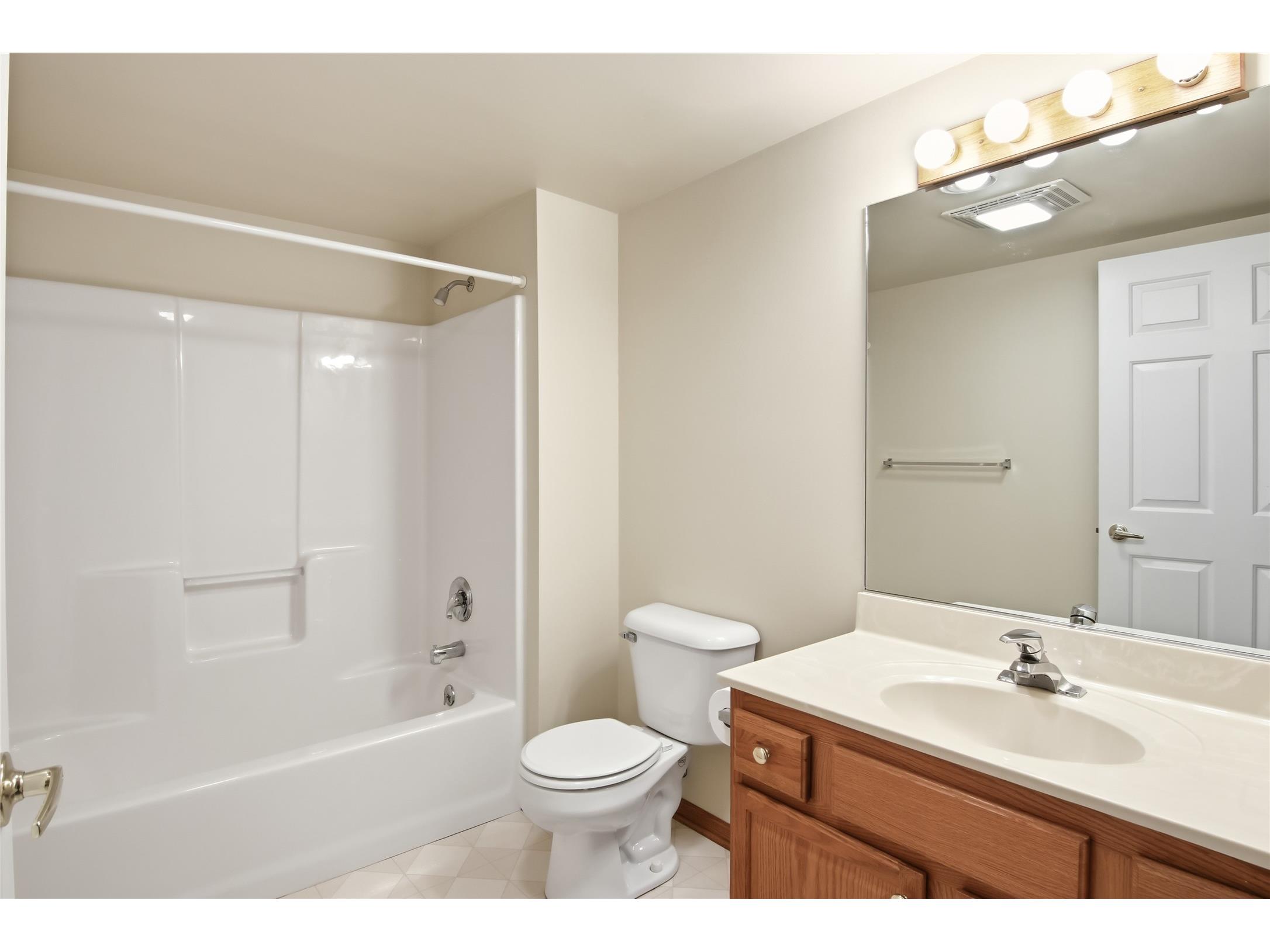 926 Tainter Street NE #A Menomonie WI 54751 1599413 image17