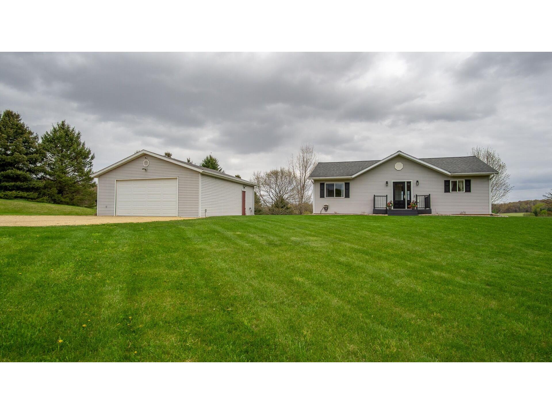 E9714 730th Avenue Elk Mound WI 54739 - Big Elk Creek 1600789 image1