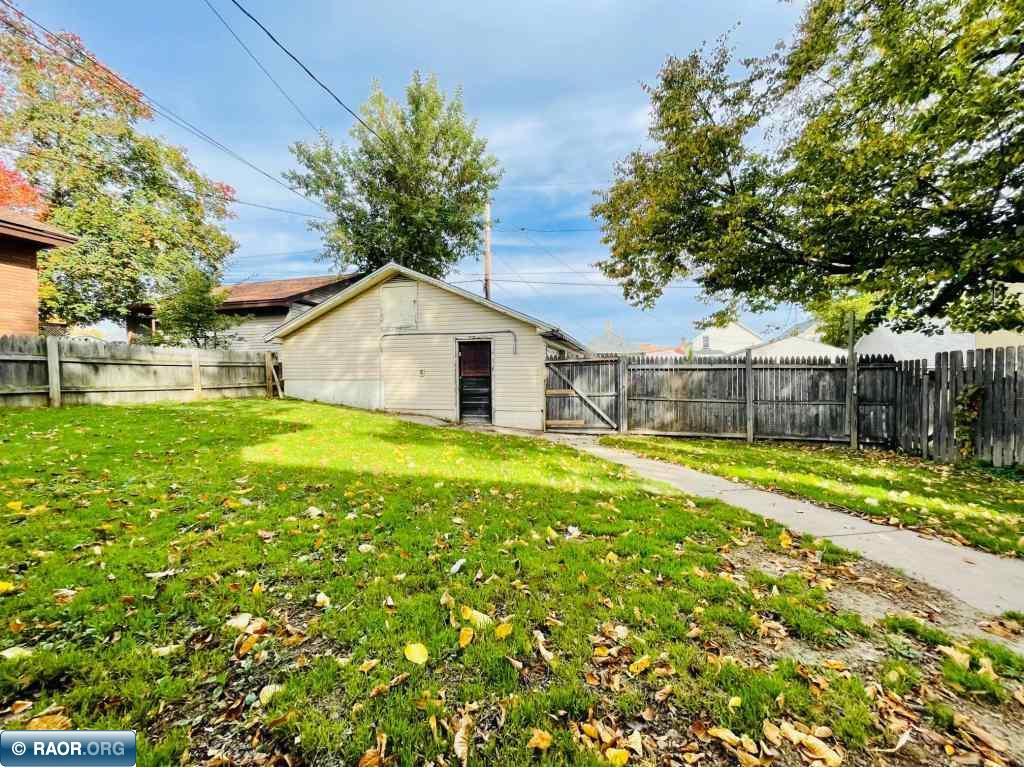 126 SW 2nd St Chisholm MN 55719 149143 image11