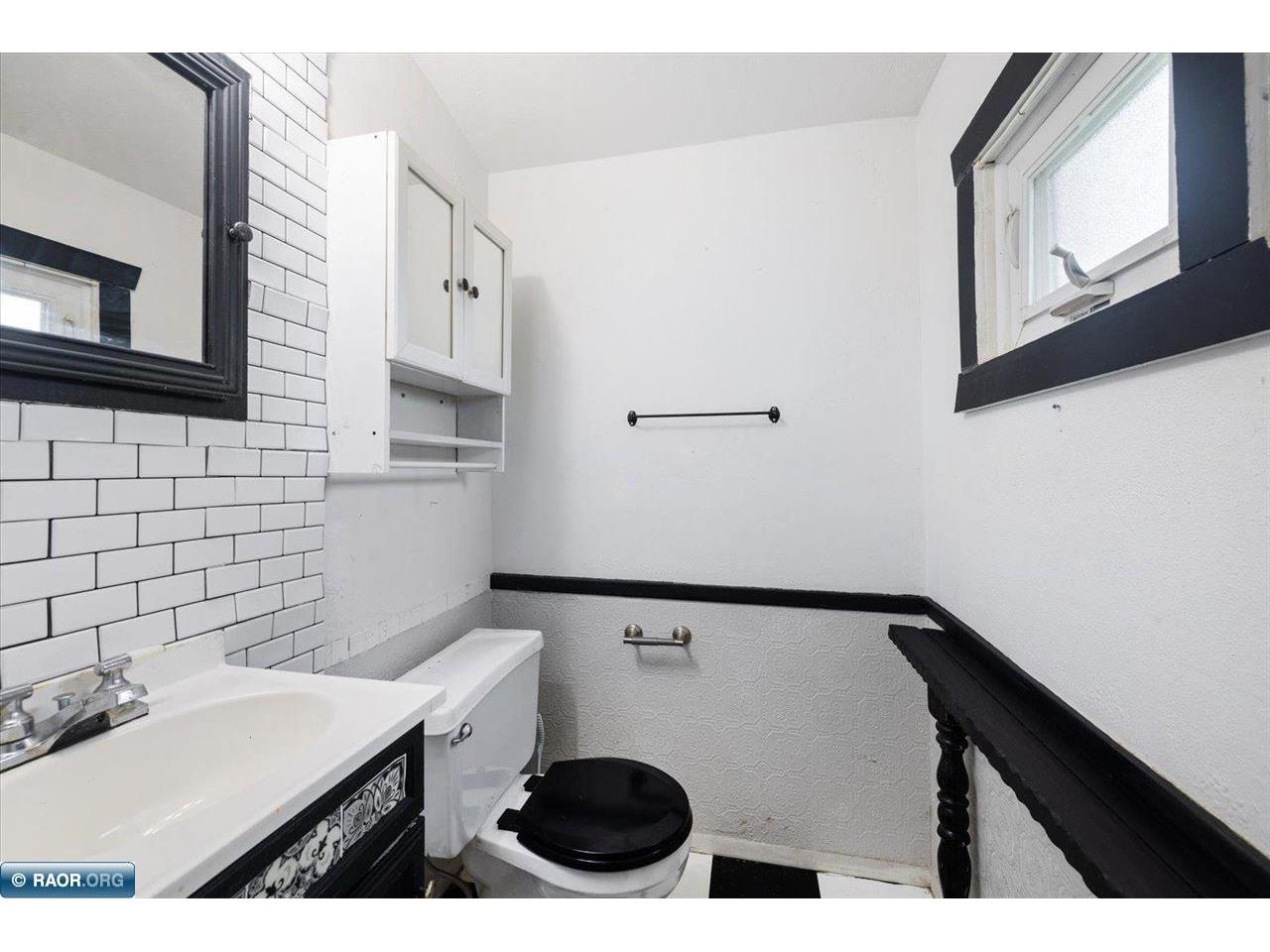 213 & 215 W 4th Ave N Aurora MN 55705 149402 image12