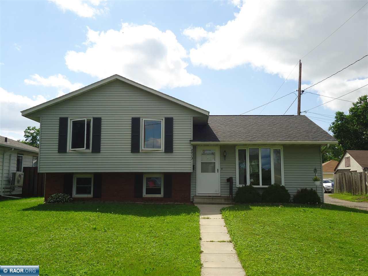 2413 8th Av E, Hibbing, MN 55746 MLS 143743 Edina Realty