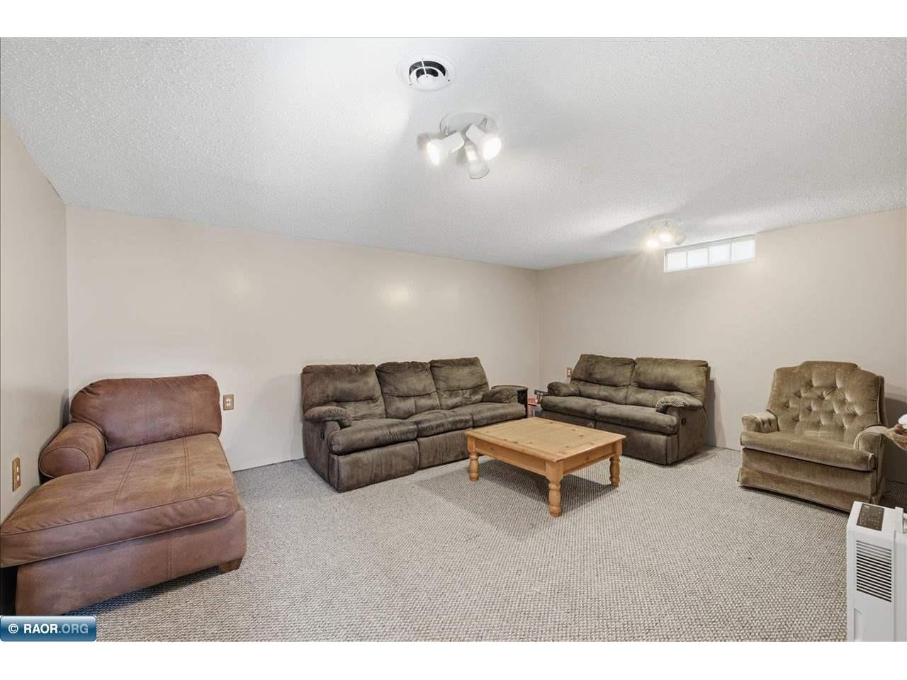 3926 3rd Ave E Hibbing MN 55746 150201 image27