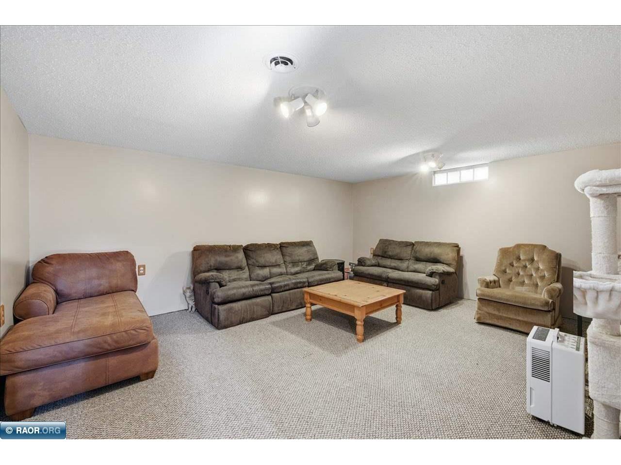 3926 3rd Ave E Hibbing MN 55746 150201 image29