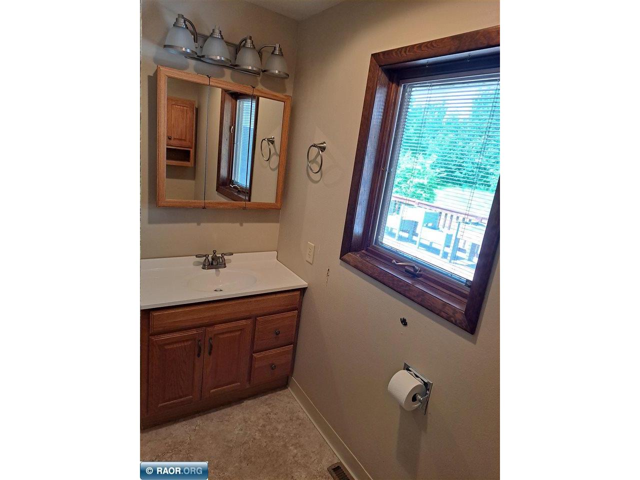 818 E 39th St Hibbing MN 55746 150223 image11