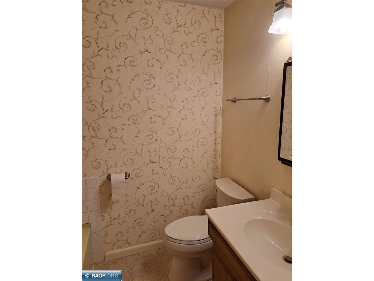 818 E 39th St Hibbing MN 55746 150223 image14