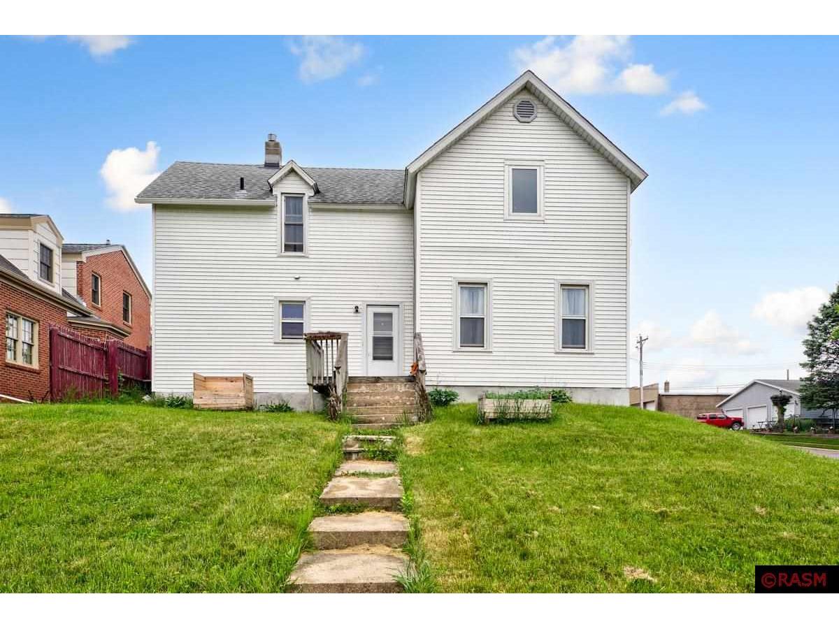 100 S Front Street New Ulm MN 56073 7032502 image1