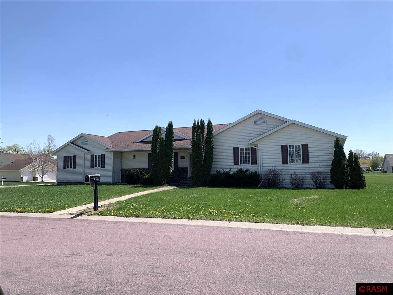 1007 Westwood Dr, Saint James, MN, 56081 MLS 7031681 Edina Realty