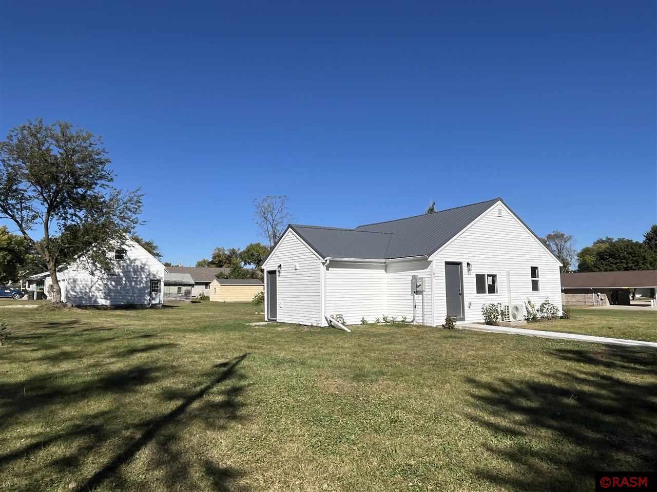 101 7th Avenue north Saint James MN 56081 7035839 image1