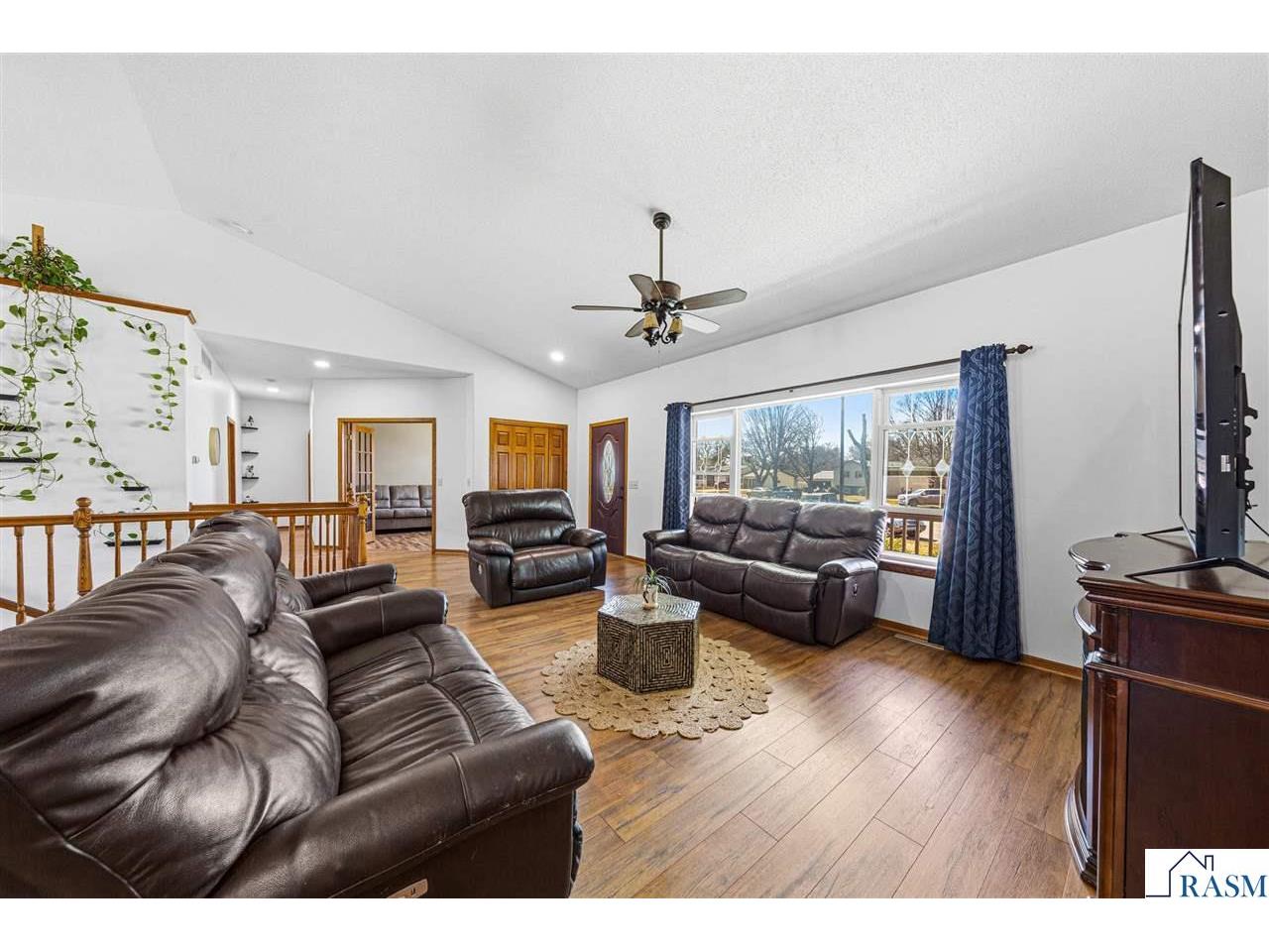 1010 N 5th Street Saint James MN 56081 7039828 image11