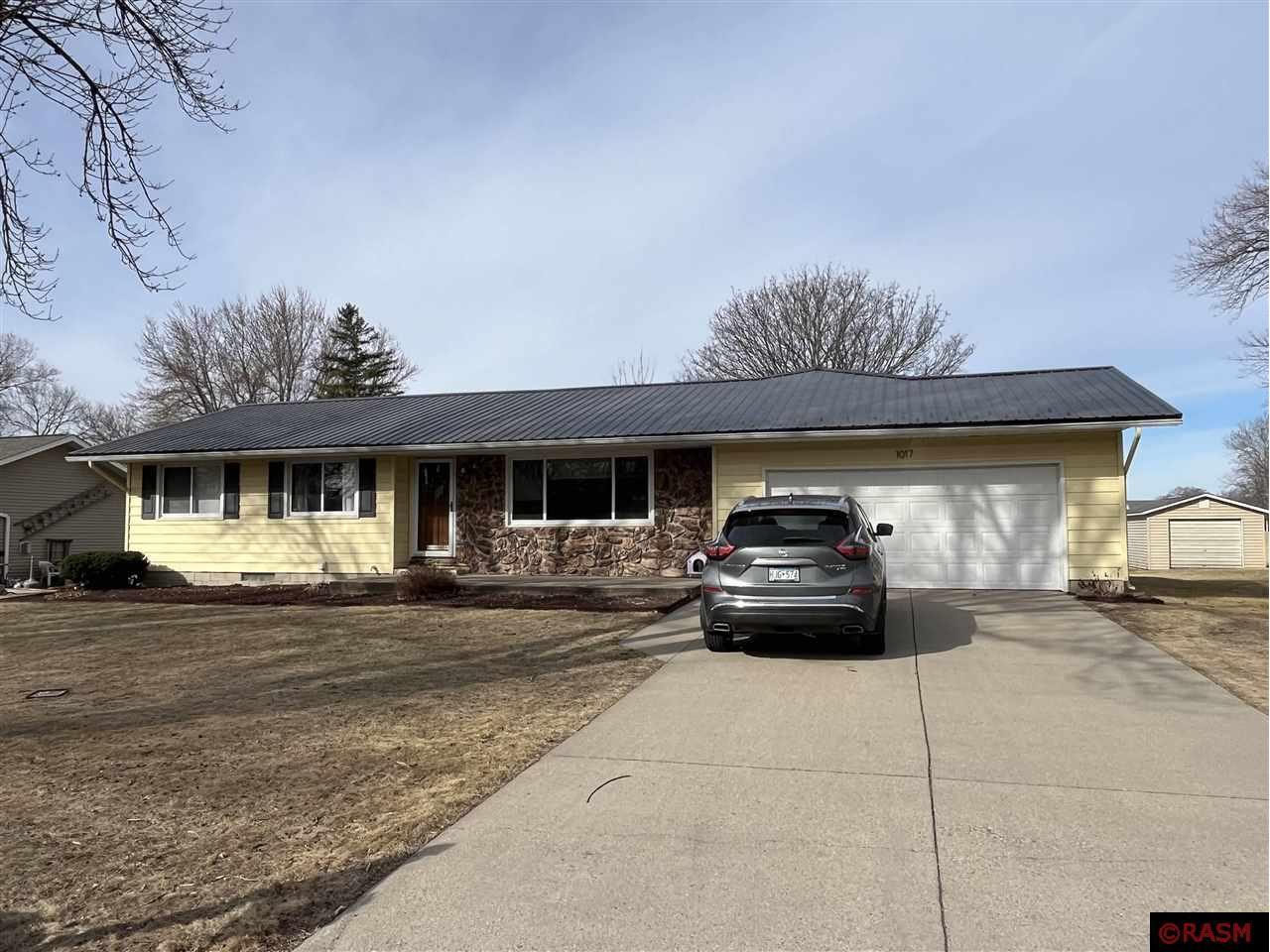 1017 N 3rd Street Saint James MN 56081 7037015 image1