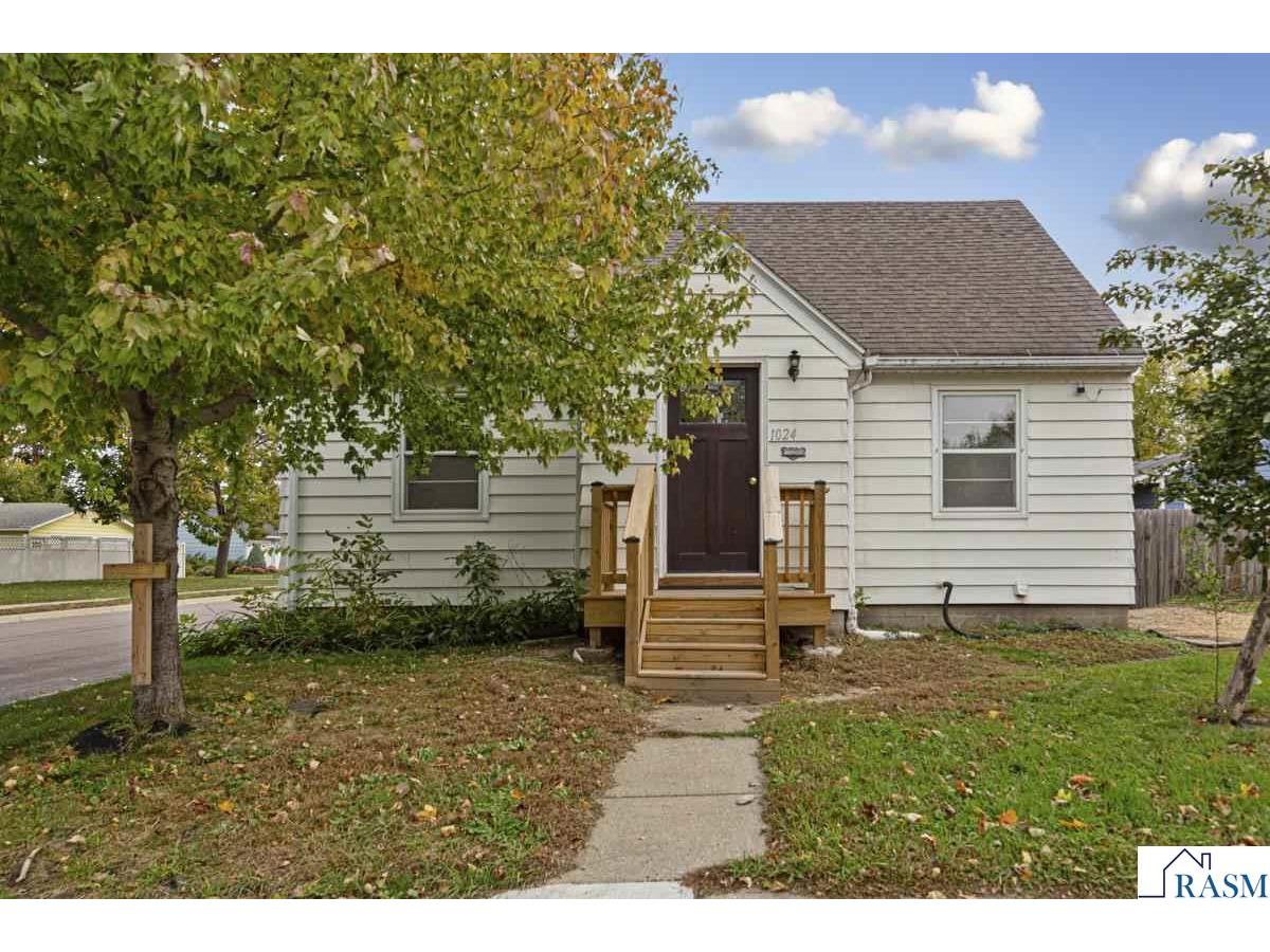 1024 Center Street North Mankato MN 56003 7038910 image1