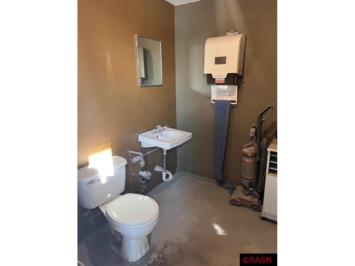 1027 E 7th Street Blue Earth MN 56013 7034338 image10