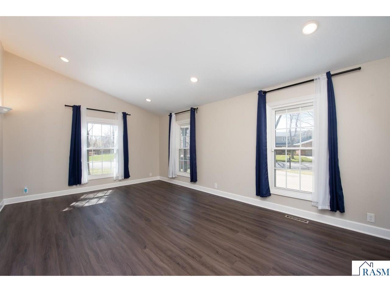 1037 Oak Terrace Drive North Mankato MN 56003 7039899 image3