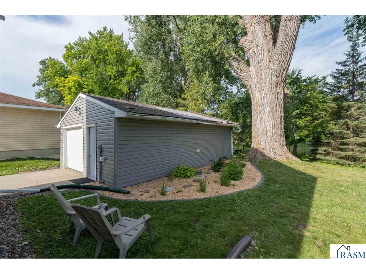 1041 Quincy Street North Mankato MN 56003 267040685 image19