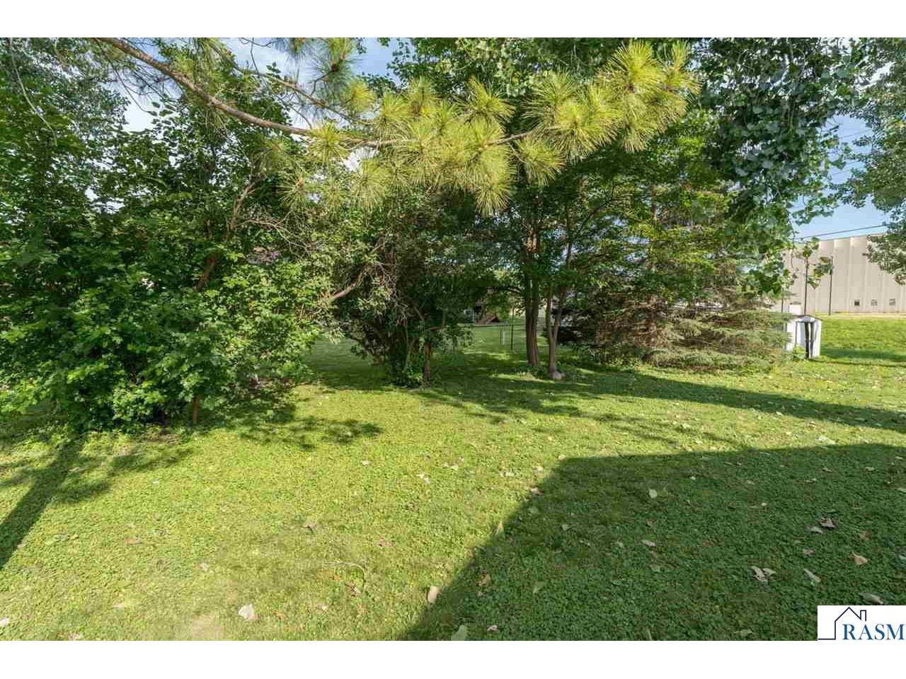 1041 Quincy Street North Mankato MN 56003 267040685 image24